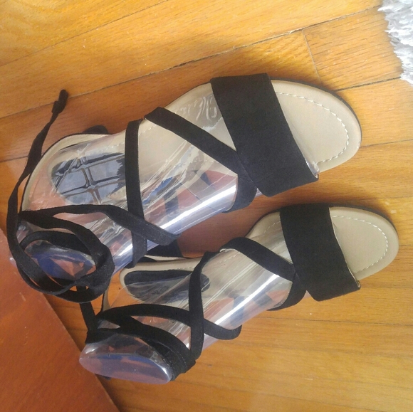 ⛔SOLD⛔ 🌱HOST PICK🌱Strappy Black Suede BlockHeel Sandals - Picture 10 of 12